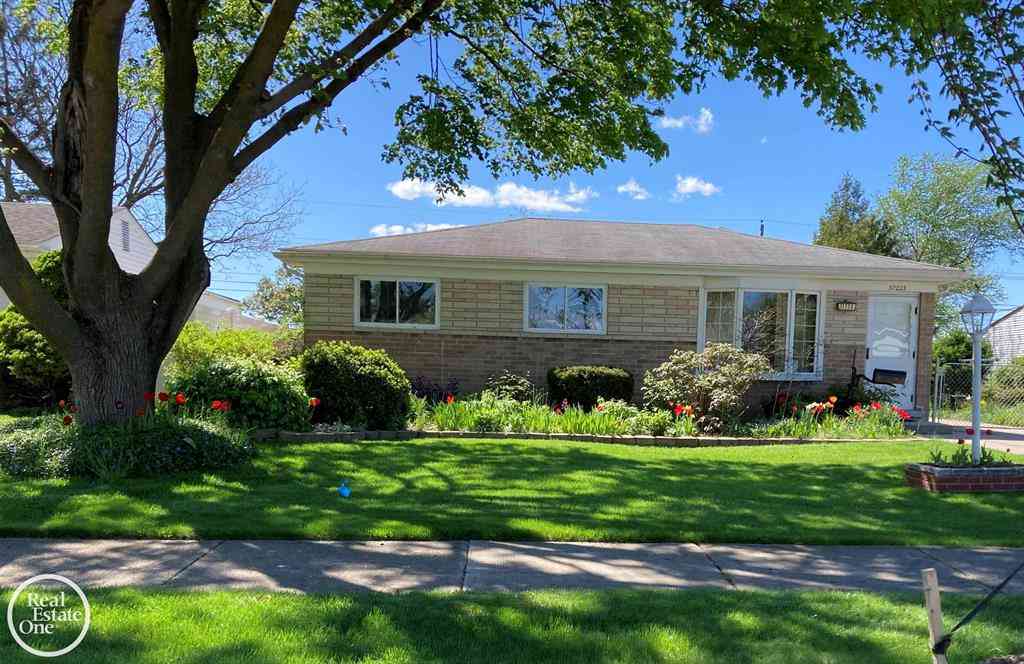 Homes For Sale - 37223 Barrington Drive <br/> Sterling Heights, MI 48312