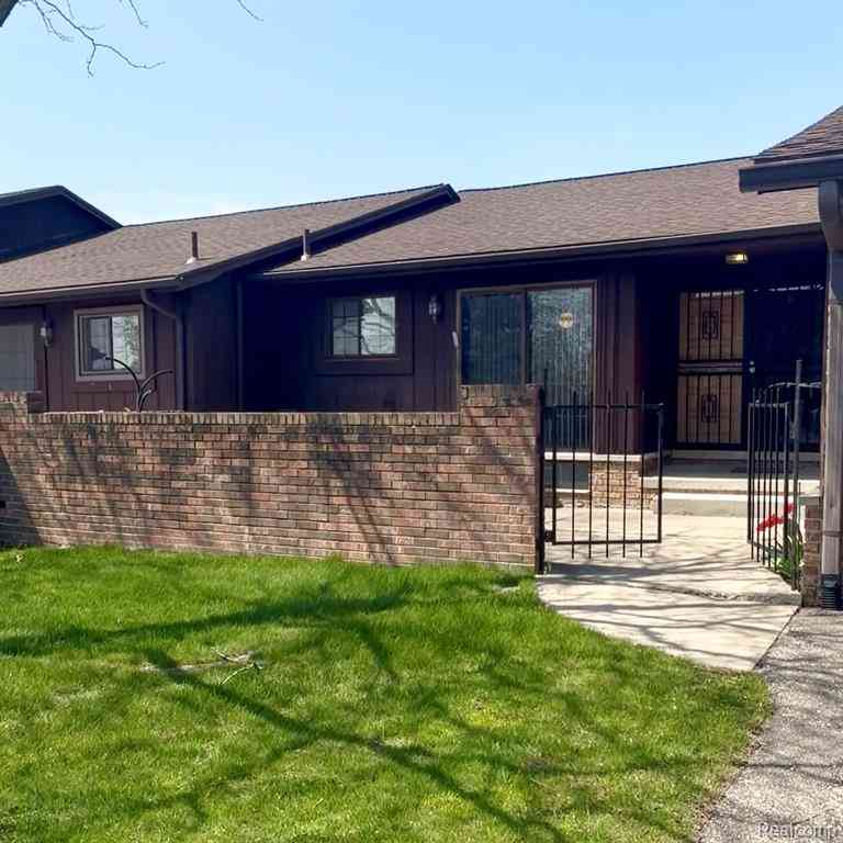 Condo For Sale - 26433 Summerdale Drive <br/> Southfield, MI 48033