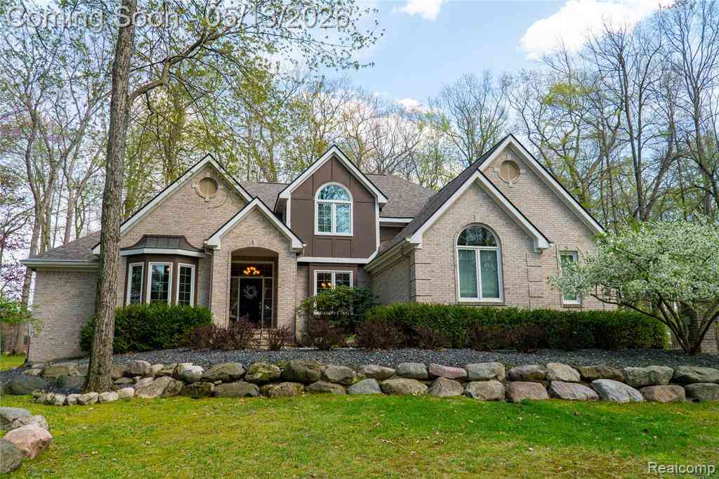 Homes For Sale - 157 Winding Woods Trail <br/> Brighton, MI 48114