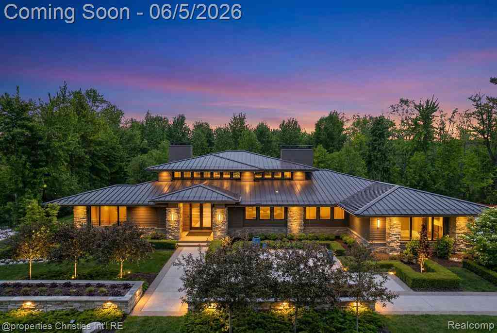 Homes For Sale - 22635 Evergreen Court <br/> Novi, MI 48374