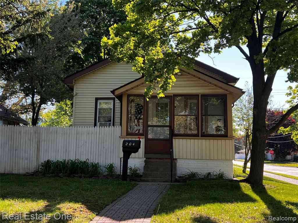 Homes For Sale - 204 N Marias Avenue <br/> Clawson, MI 48017