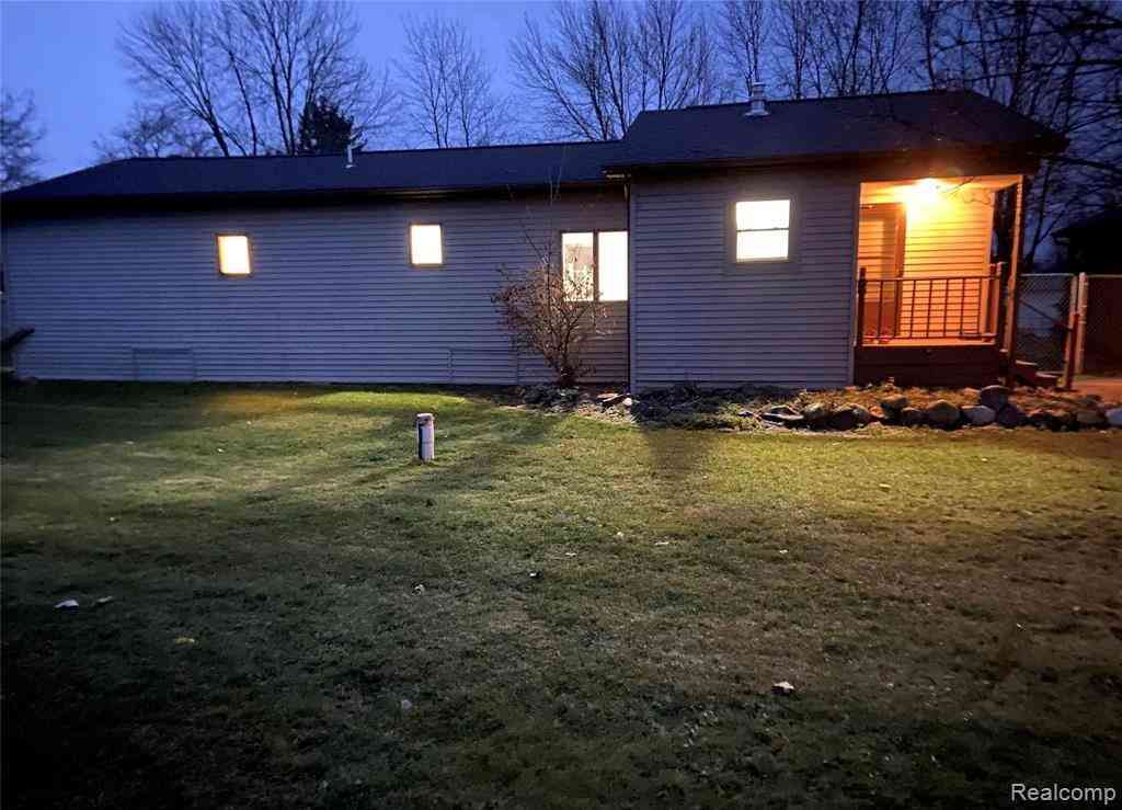 Homes For Sale - 5275 Lippincott Road <br/> Lapeer, MI 48446