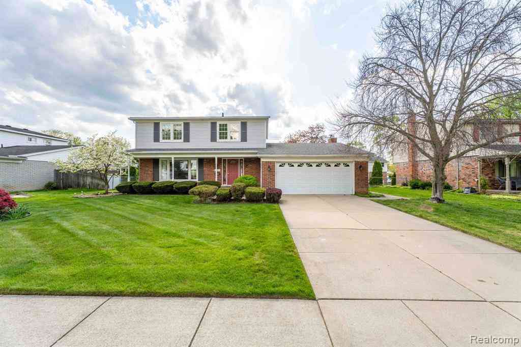 Homes For Sale - 16299 Edgewood Drive <br/> Livonia, MI 48154
