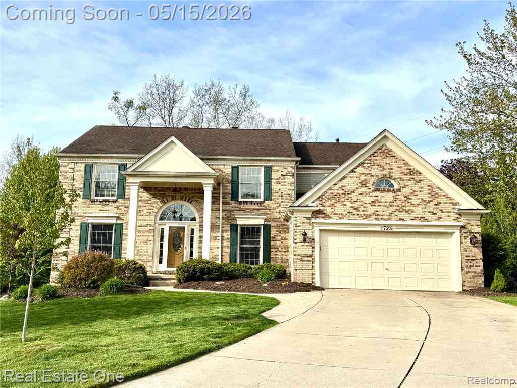 Homes For Sale - 1725 Hillcrest Drive <br/> Rochester, MI 48306