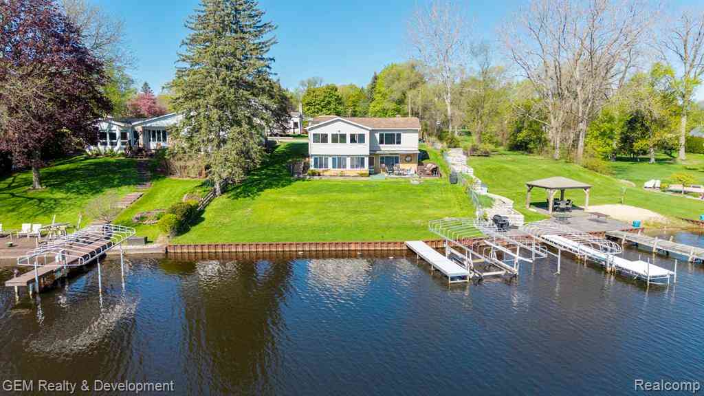 Homes For Sale - 8081 Granada Avenue <br/> Brighton, MI 48114