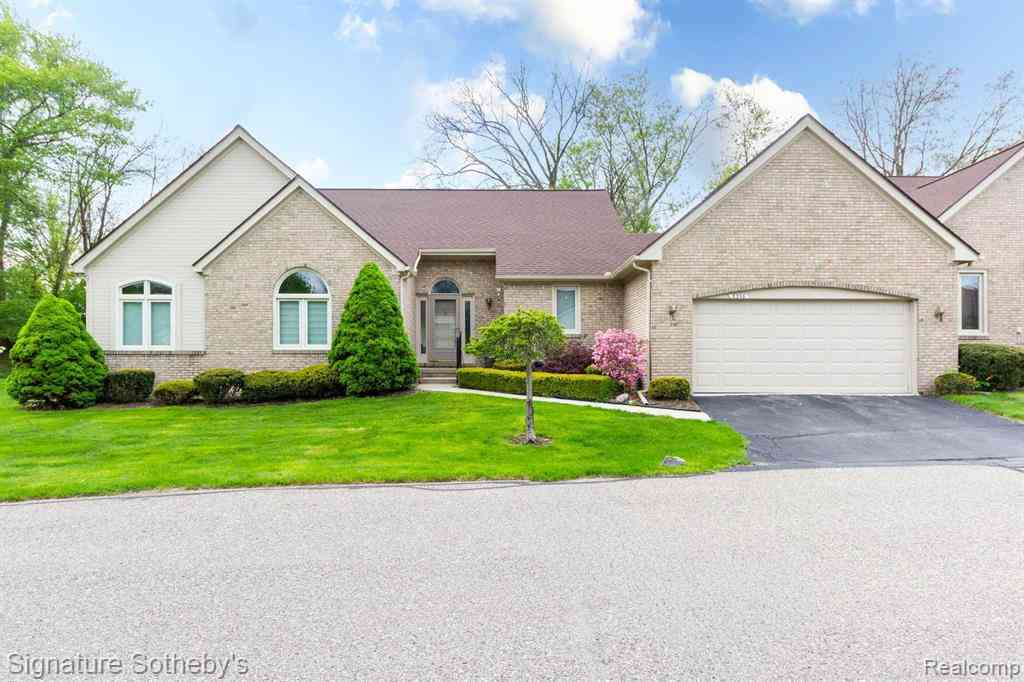 Condo For Sale - 5396 Fairway Court <br/> West Bloomfield, MI 48323