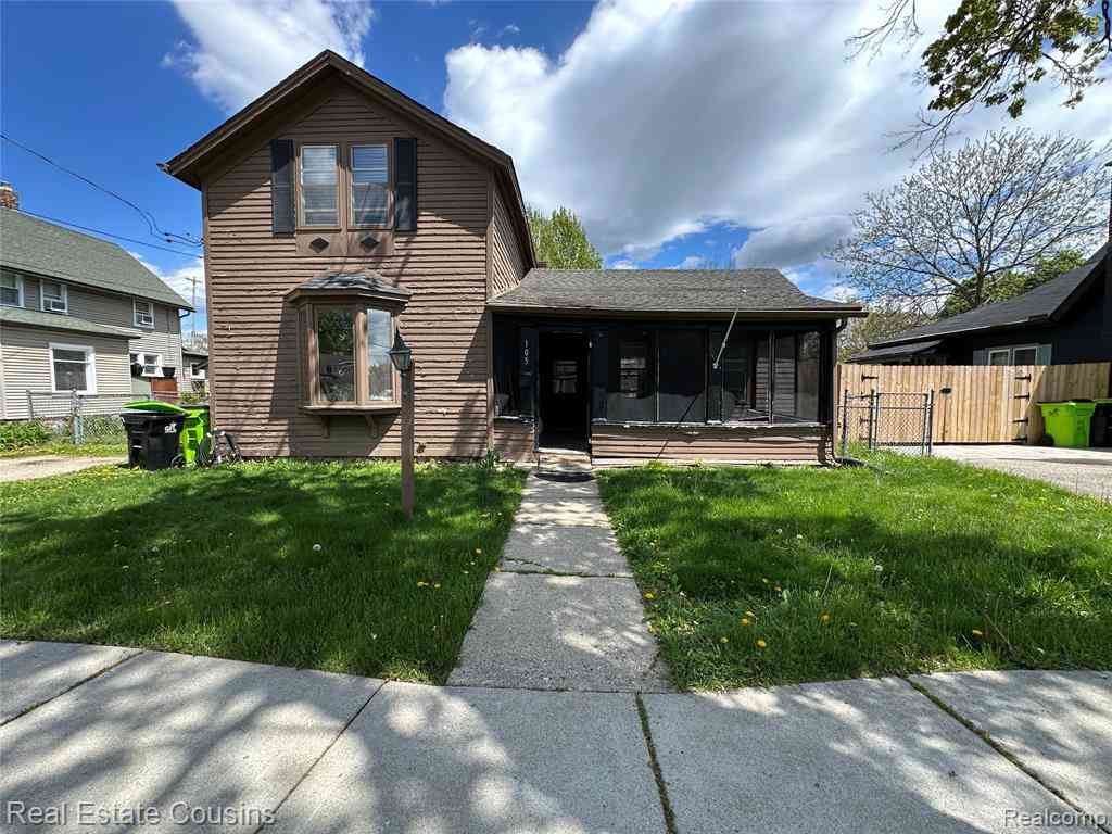 Homes For Sale - 105 S Pine Street <br/> Fenton, MI 48430