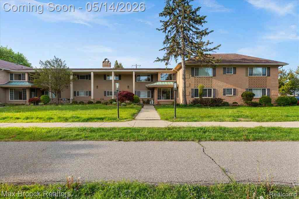 Condo For Sale - 2247 Walton Boulevard  #49<br/> Rochester, MI 48309