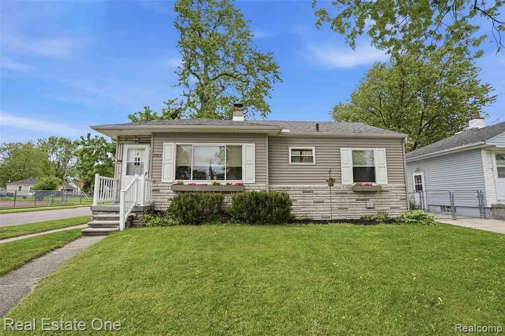 Homes For Sale - 2003 Mapledale Street <br/> Oakland County, Ferndale, MI 48220
