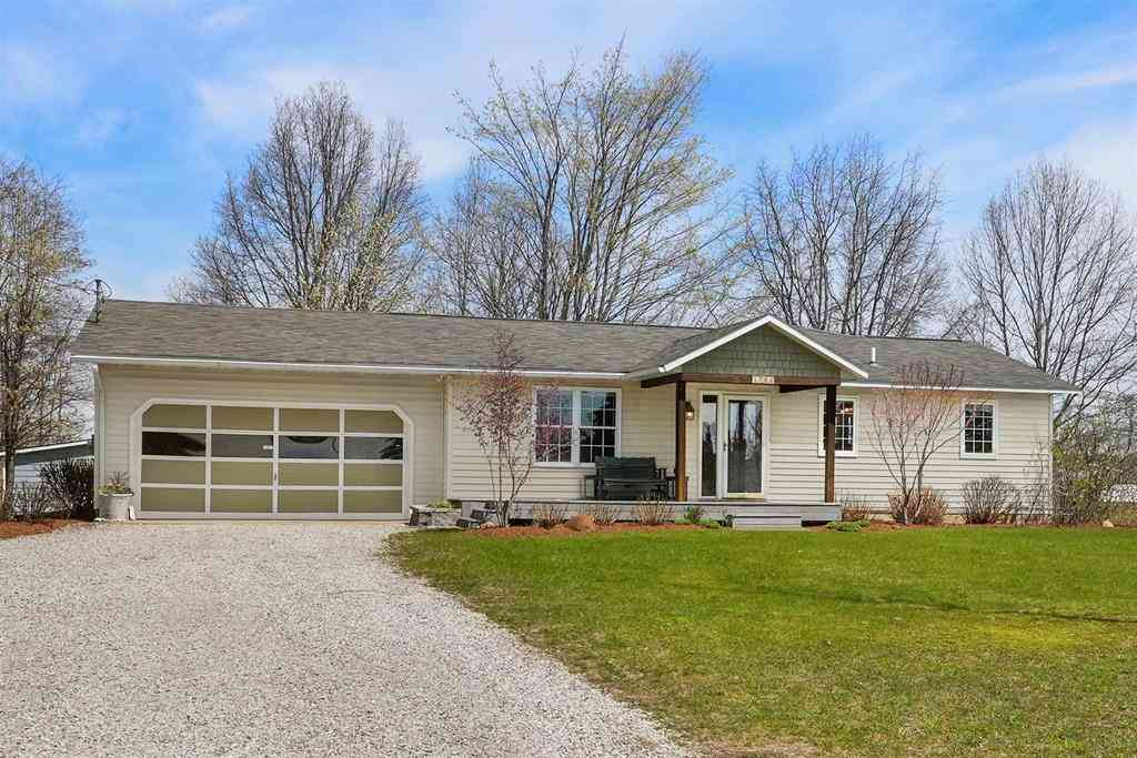Homes For Sale - 1784 Lloyd Lane <br/> Traverse City, MI 49686