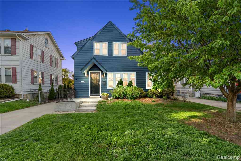 Homes For Sale - 329 E Lawrence Avenue <br/> Royal Oak, MI 48073