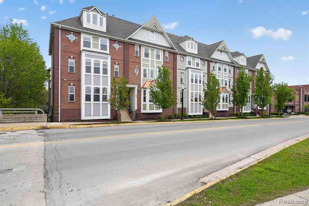 Condo For Sale - 223 N Michigan Avenue  #12<br/> Howell, MI 48843