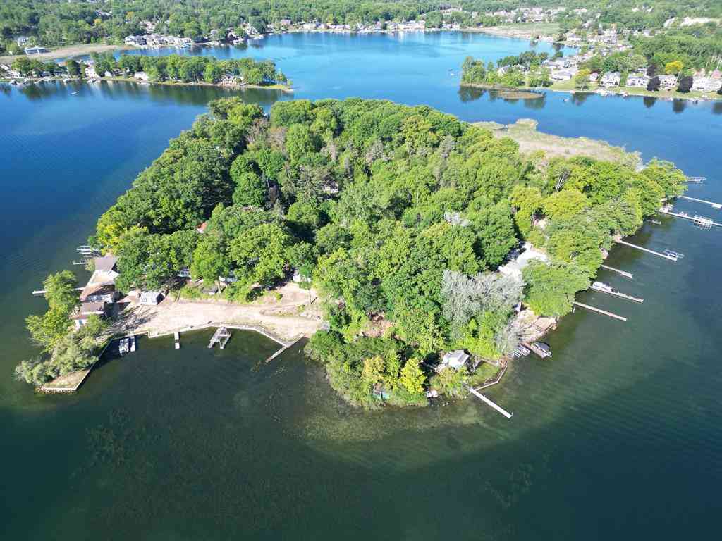 Homes For Sale - 13010 Fenton Street <br/> Fenton, MI 48430