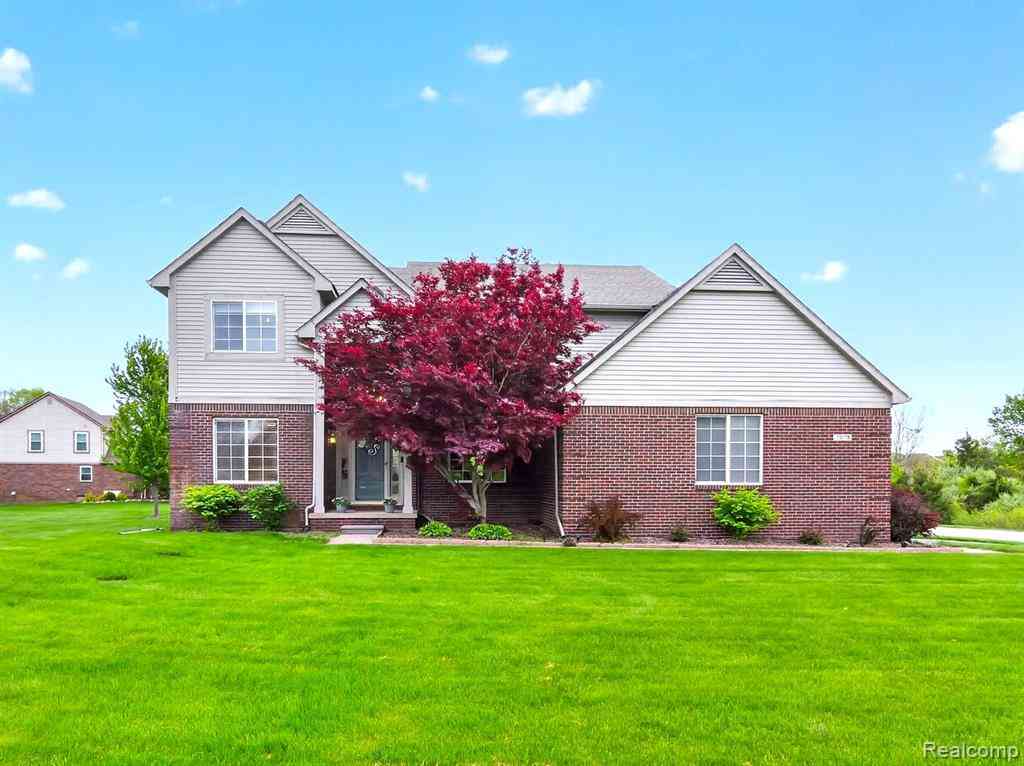 Homes For Sale - 10119 Otter Drive <br/> South Lyon, MI 48178