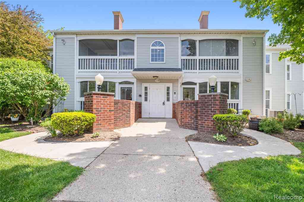 Condo For Sale - 1139 Curzon Court  #203<br/> Howell, MI 48843