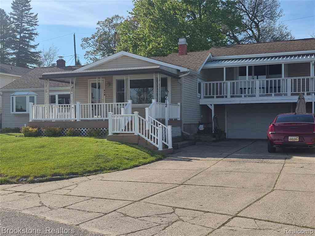 Homes For Sale - 612 Buena Vista Avenue <br/> Lake Orion, MI 48362