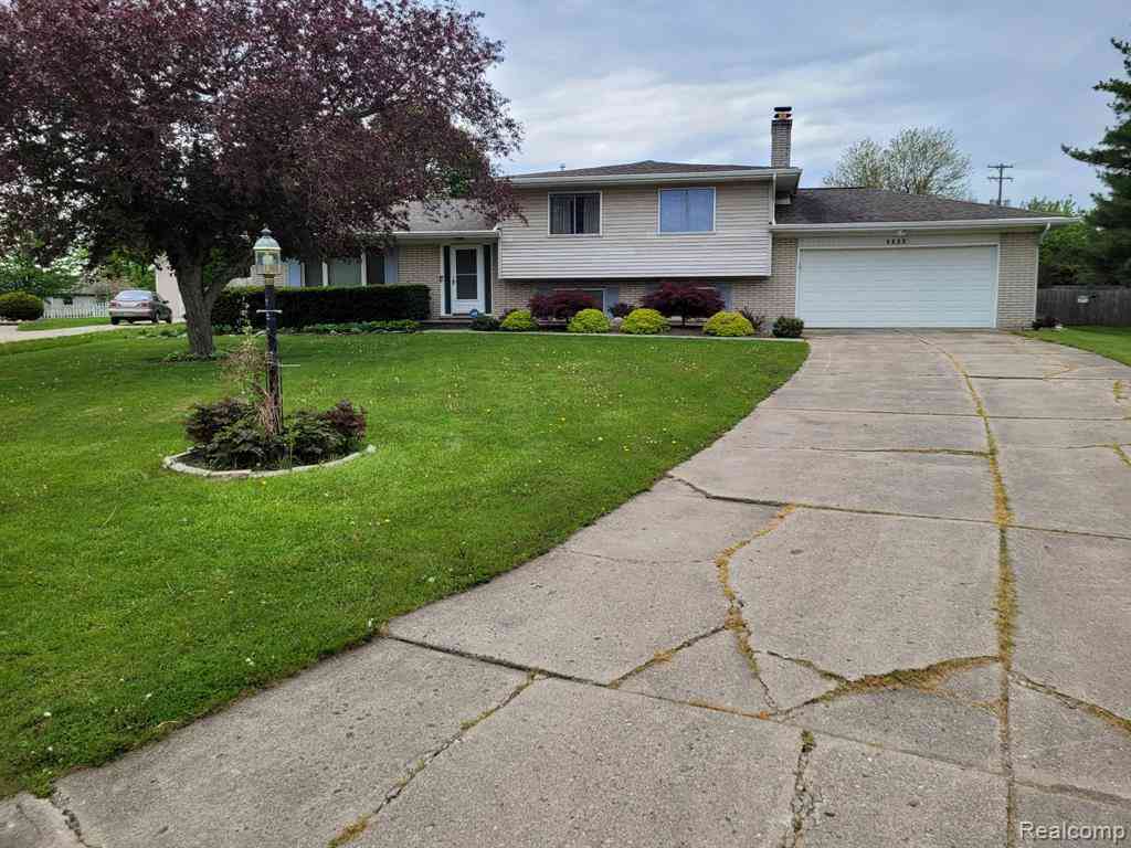 Homes For Sale - 5523 Jerome Lane <br/> Grand Blanc, MI 48439