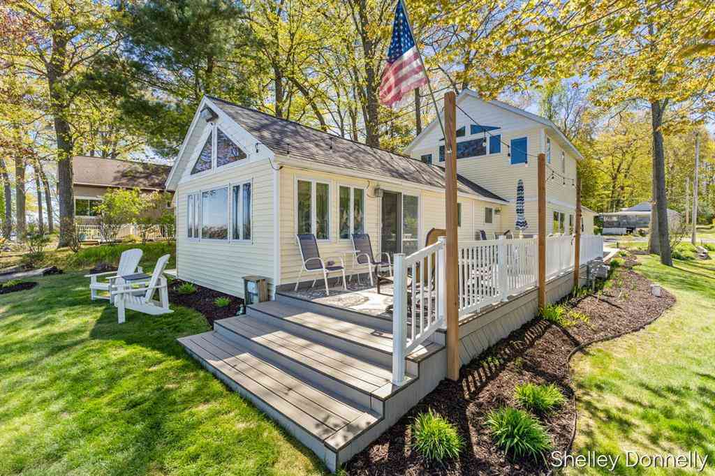 Homes For Sale - 1071 E Hess Lake Drive <br/> Newaygo County, Grant, MI 49327