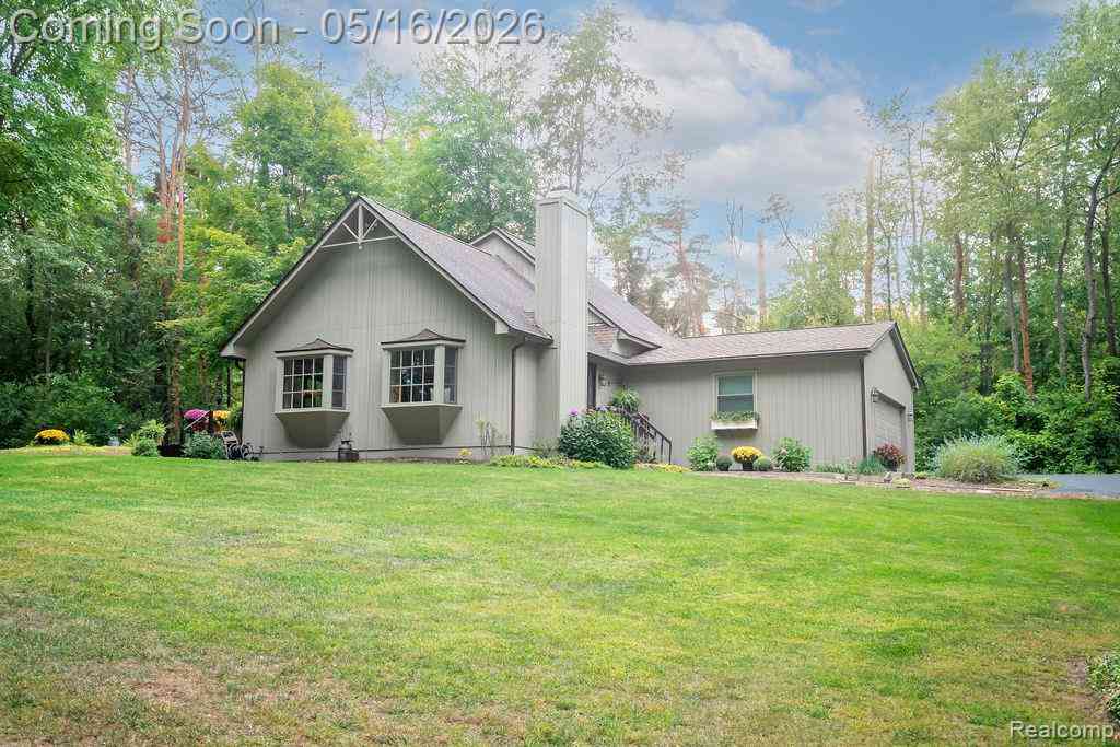Homes For Sale - 9256 Pine Hill Trail <br/> Fenton, MI 48430