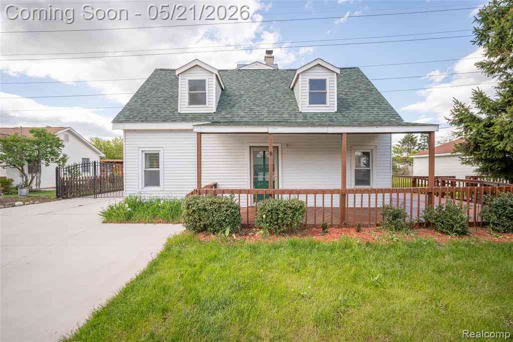 Homes For Sale - 420 Wellsboro Street <br/> Walled Lake, MI 48390
