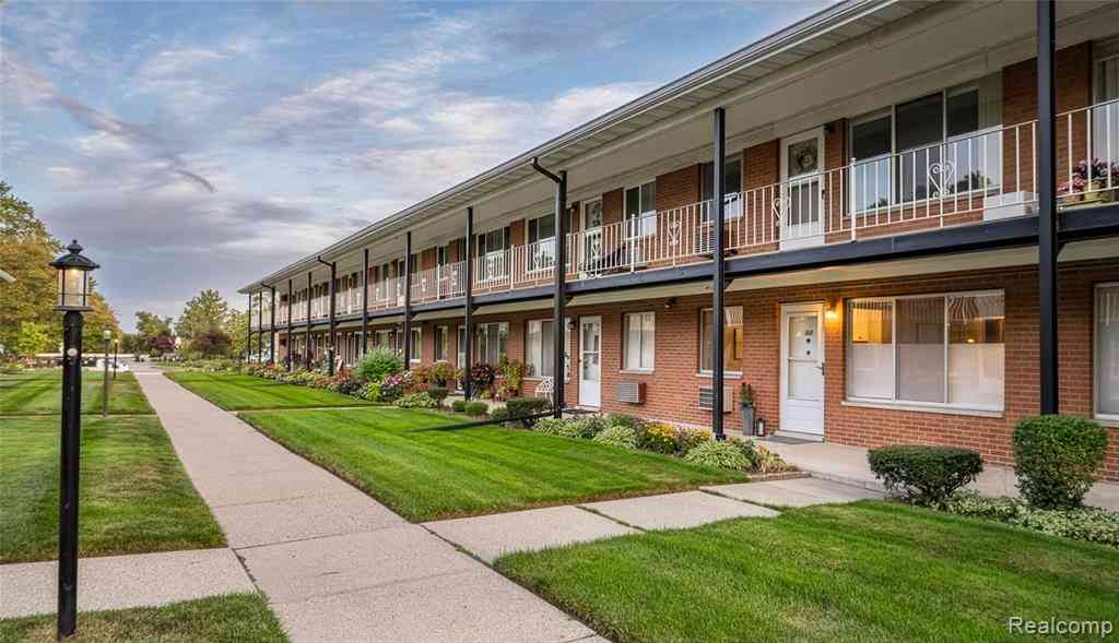 Condo For Sale - 2125 Clawson Avenue  #204<br/> Royal Oak, MI 48073