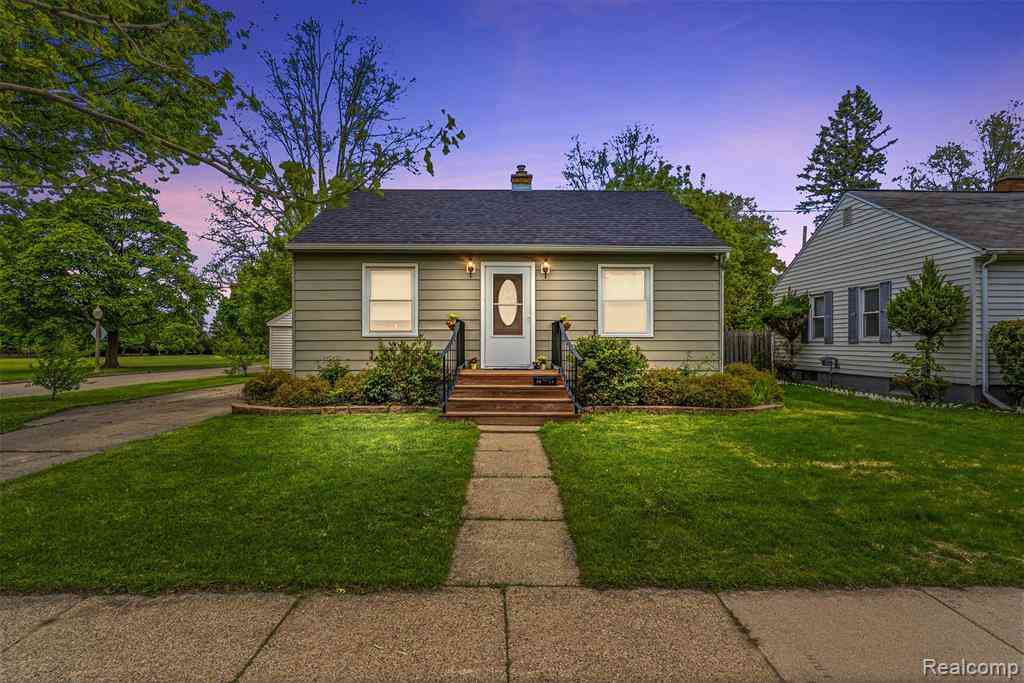 Homes For Sale - 2014 Hyland Street <br/> Lansing, MI 48915