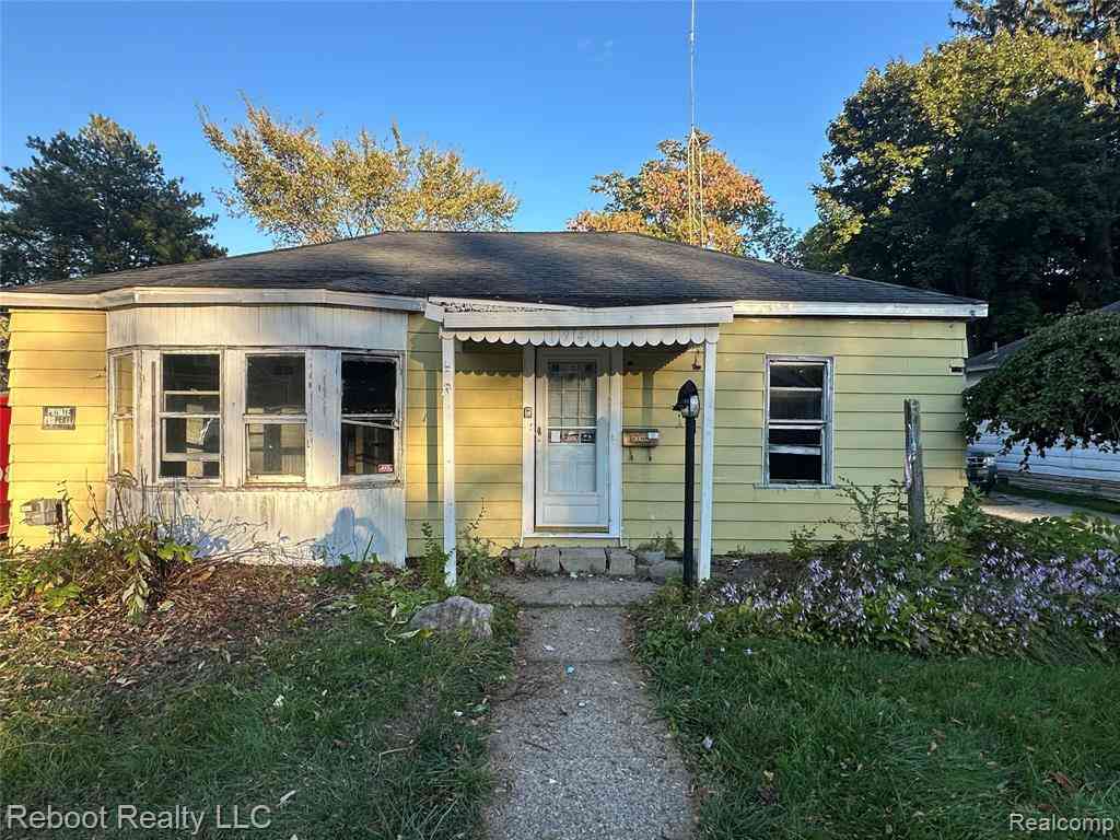 Homes For Sale - 1940 Robinwood Avenue <br/> Saginaw, MI 48601