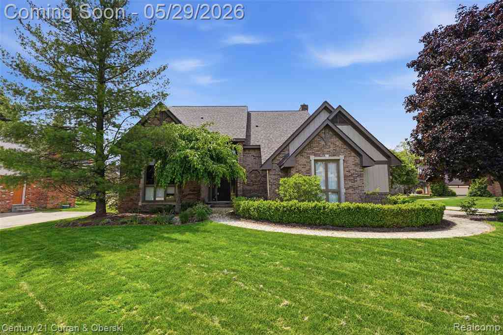 Homes For Sale - 35975 King Edward Drive <br/> Farmington Hills, MI 48331