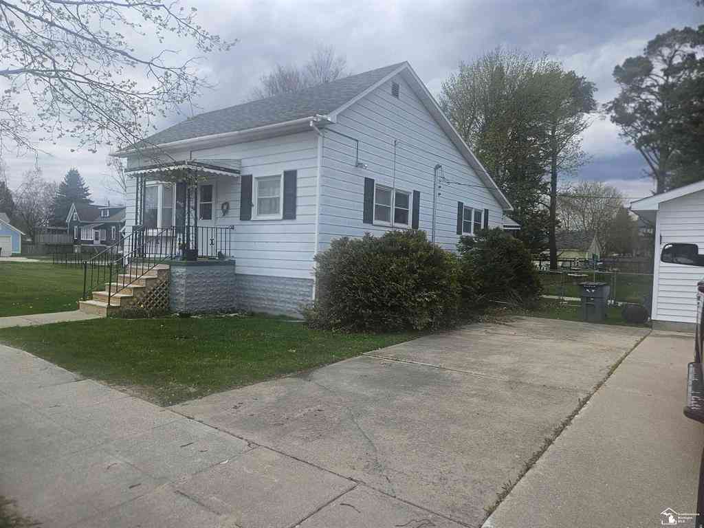 Homes For Sale - 821 2nd Avenue <br/> Alpena, MI 49707