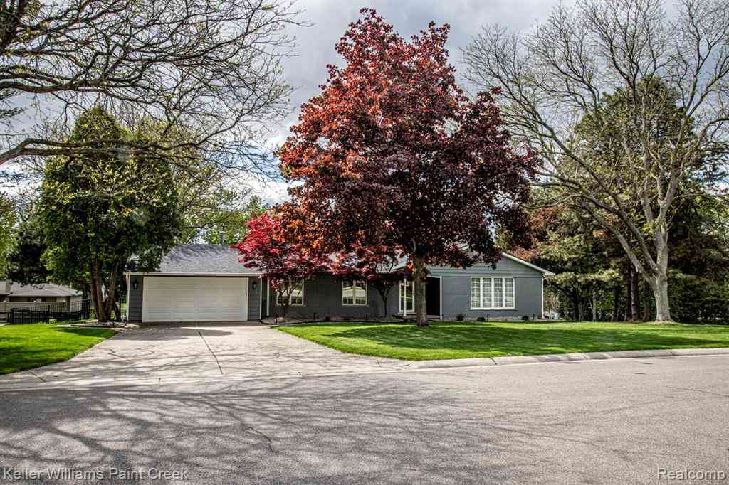 Homes For Sale - 939 Biggers Court <br/> Rochester, MI 48309