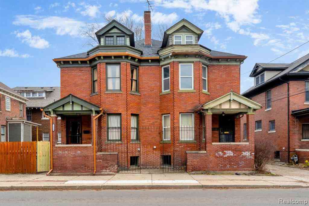 Condo For Sale - 7950 E Lafayette Street <br/> Detroit, MI 48214