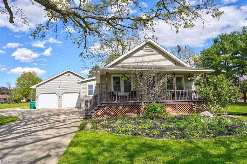 Homes For Sale - 1220 N Chipman Street <br/> Owosso, MI 48867