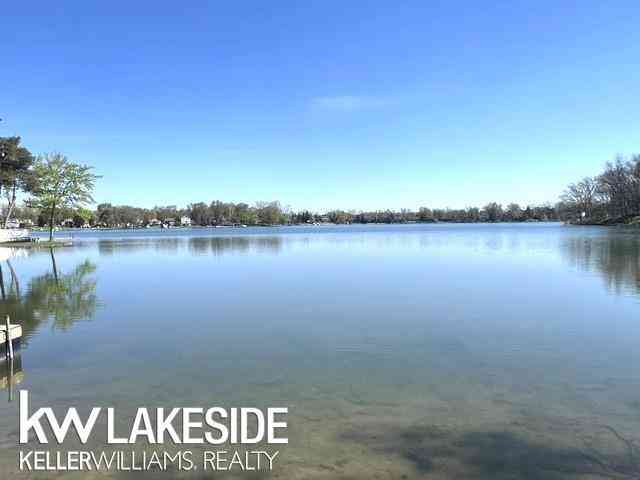 Homes For Sale - 1576 Bayview St Street <br/> Lake Orion, MI 48362