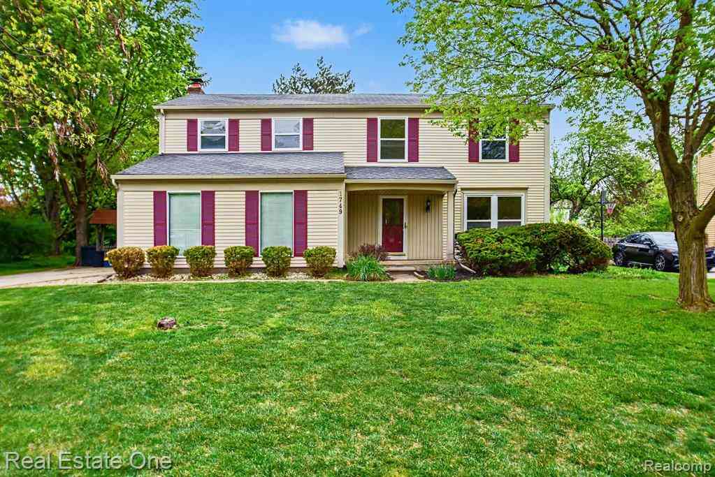 Homes For Sale - 1749 Freemont Drive <br/> Troy, MI 48098