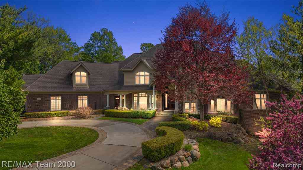 Homes For Sale - 630 Sheldon Court <br/> Rochester, MI 48306