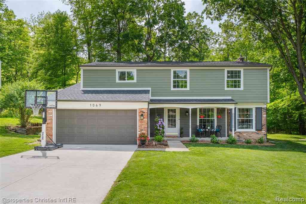 Homes For Sale - 1069 Grace Court <br/> Northville, MI 48167