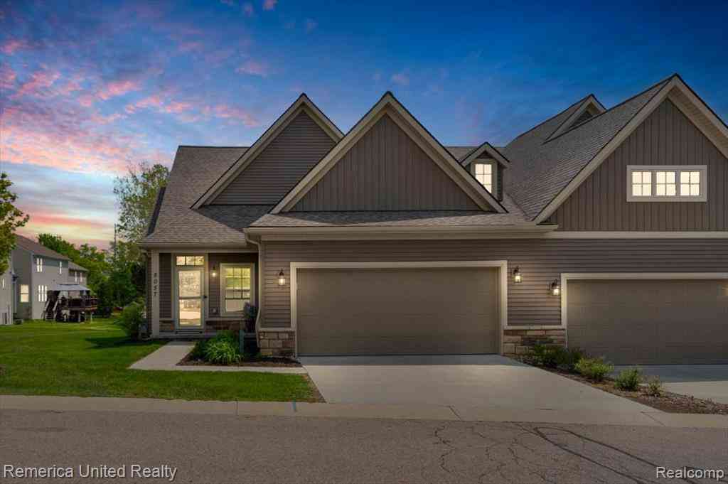 Condo For Sale - 8057 Timber Trail <br/> White Lake, MI 48386