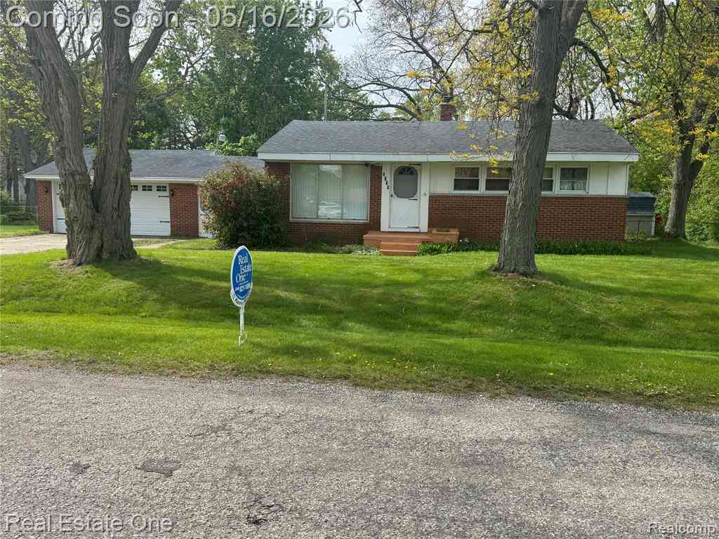 Homes For Sale - 4865 Ross Drive <br/> Oakland County, Waterford, MI 48328