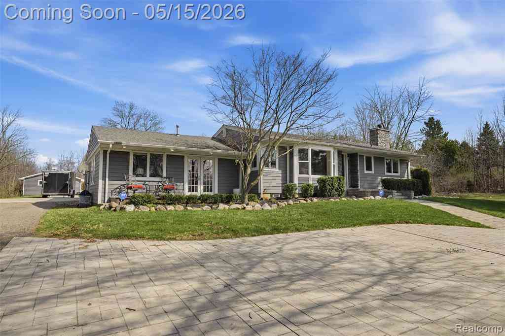 Homes For Sale - 26300 Johns Road <br/> South Lyon, MI 48178