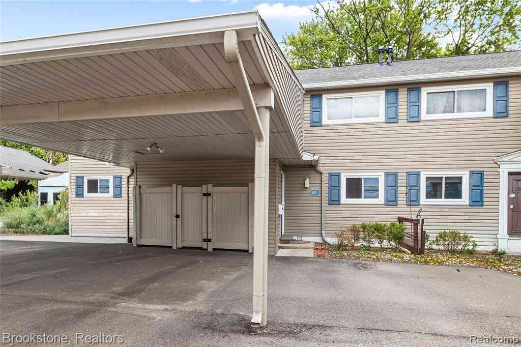Condo For Sale - 819 Kirts Boulevard <br/> Troy, MI 48084