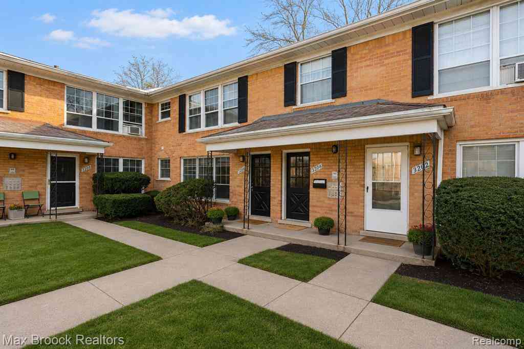Condo For Sale - 3206 Shenandoah Drive  #2<br/> Royal Oak, MI 48073