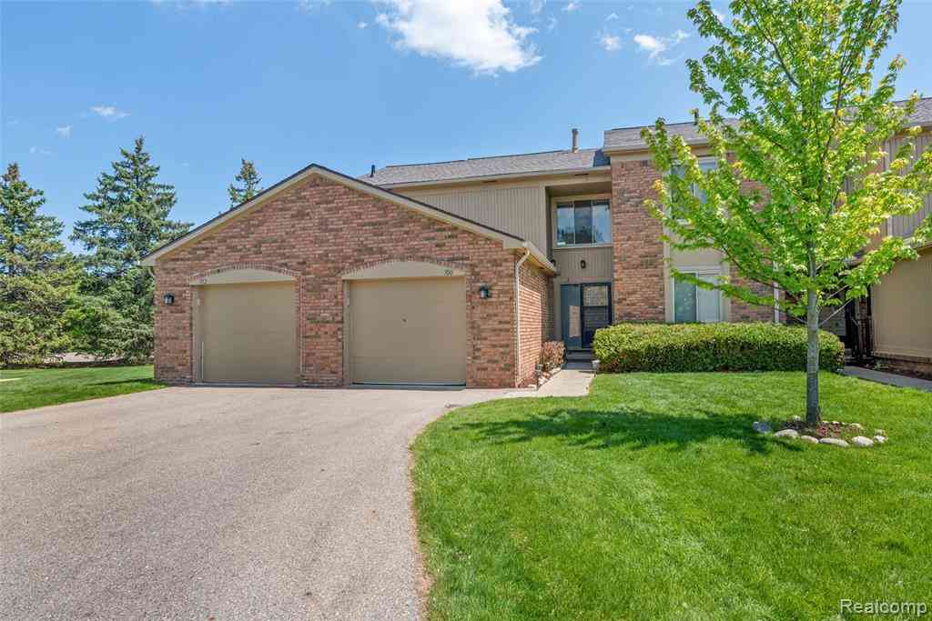 Condo For Sale - 700 Tennyson  <br/> Rochester, MI 48307