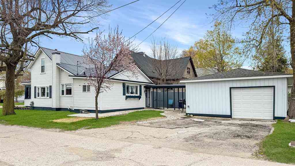 Homes For Sale - 116 E Bremer Street <br/> Cadillac, MI 49601