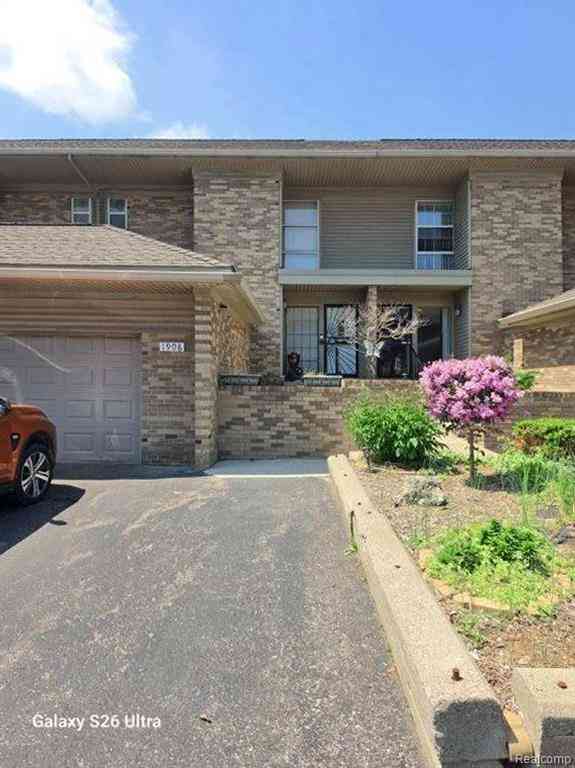 Condo For Sale - 1908 Thornhill Place  <br/> Detroit, MI 48207