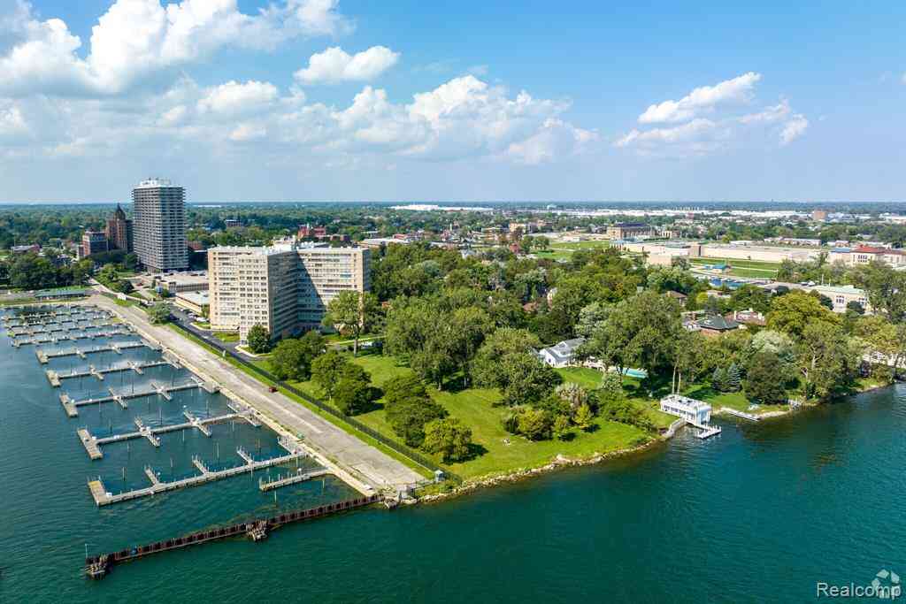 Condo For Sale - 8900 E Jefferson Avenue N N #832<br/> Detroit, MI 48214