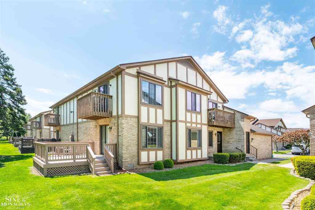 Condo For Sale - 936 Country Club Drive <br/> Saint Clair Shores, MI 48082