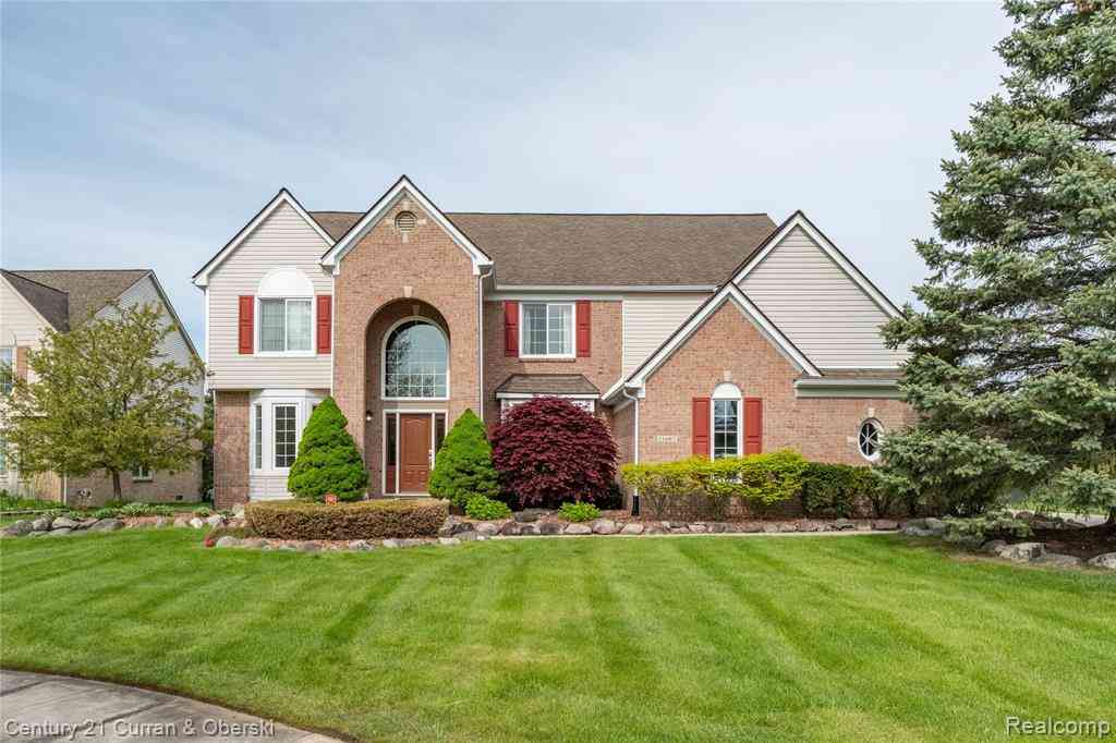 Homes For Sale - 11687 E Hills Drive <br/> Plymouth, MI 48170