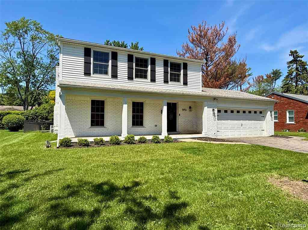 Homes For Sale - 16956 Lauderdale Avenue <br/> Oakland County, Beverly Hills, MI 48025