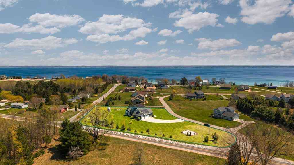 Homes For Sale - 3833 Smokey Cove Drive <br/> Traverse City, MI 49686