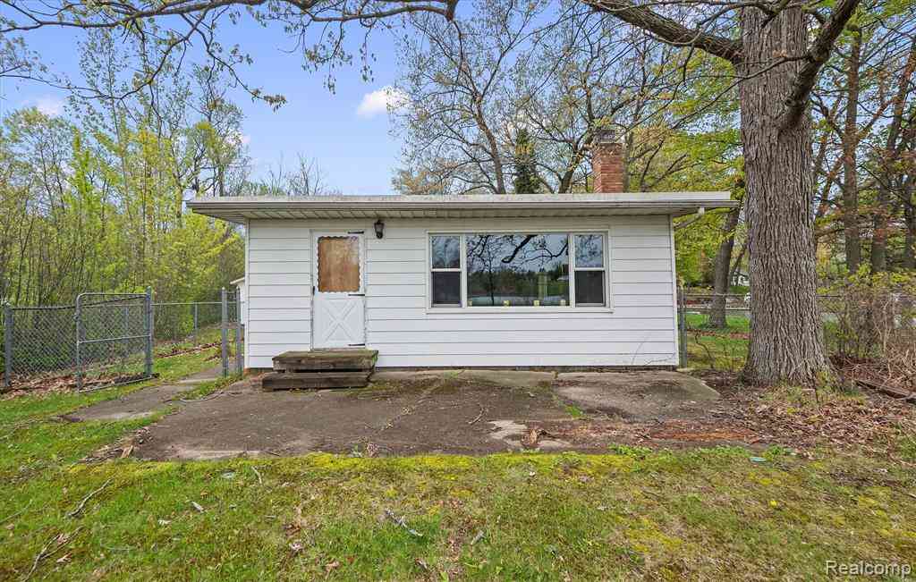 Homes For Sale - 3332 Horrell Court <br/> Fenton, MI 48430